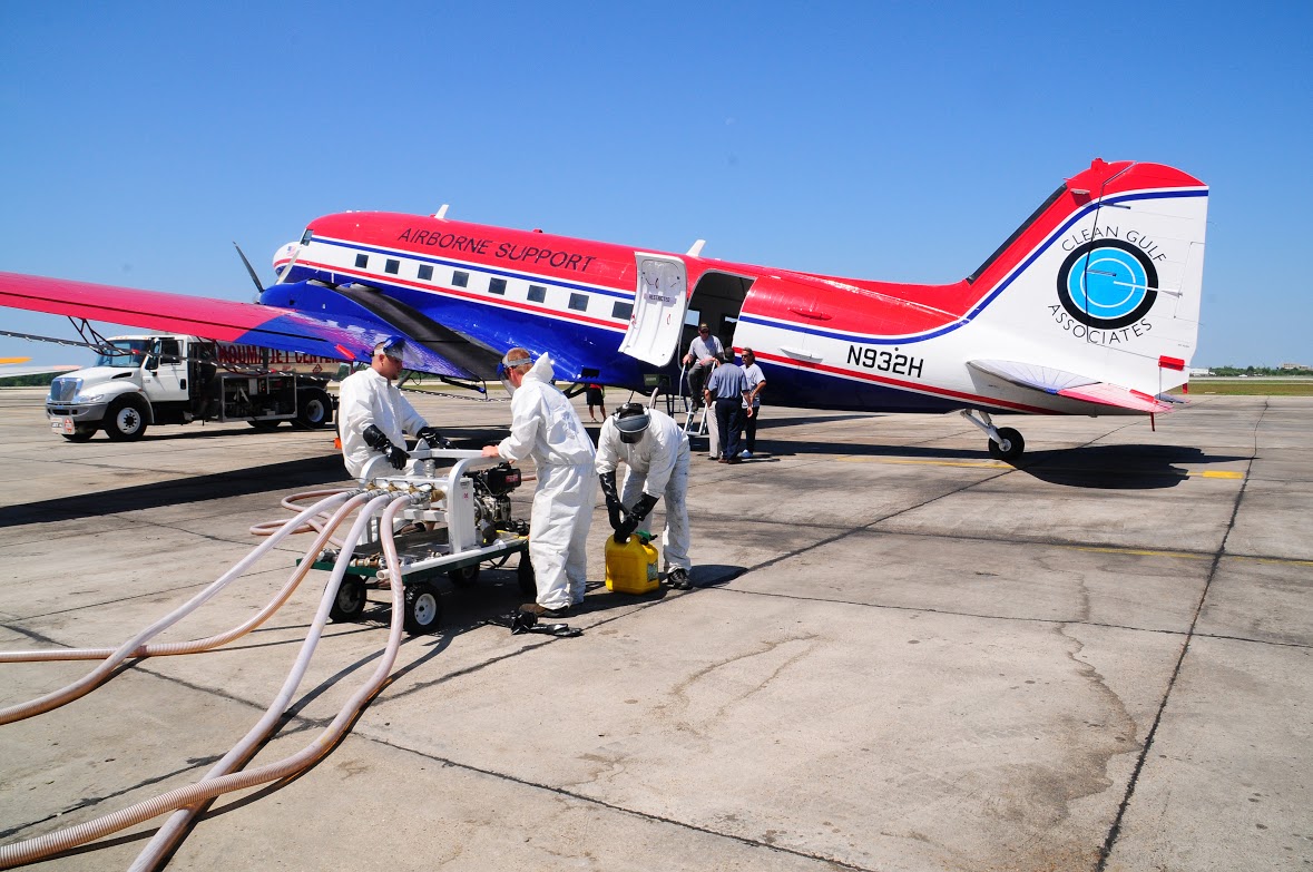 EMBED 4 NSF 1 Loading Dispersants into Aircraft