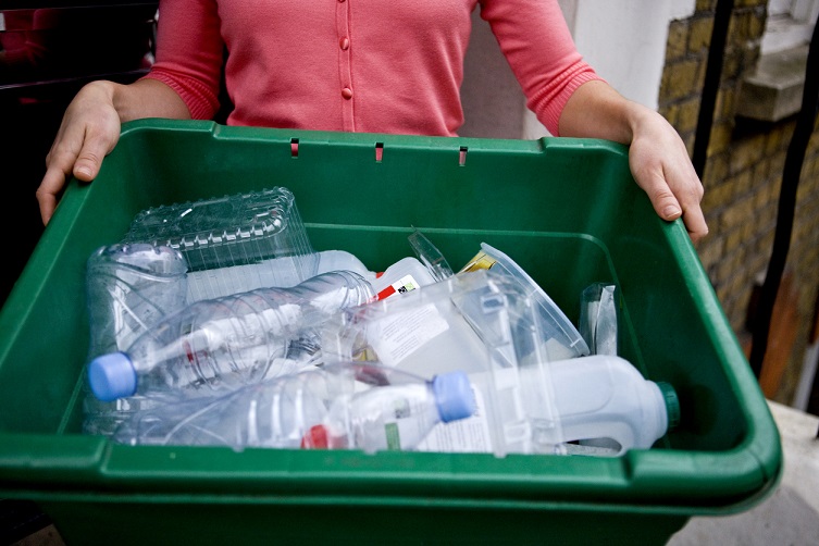 em1 Woman with recycling box plastic.x75288c9b