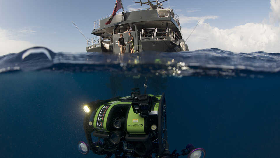 em1 pim and norbert deploying rov in australia the ocean agency xl catlin seaview survey c richard vevers