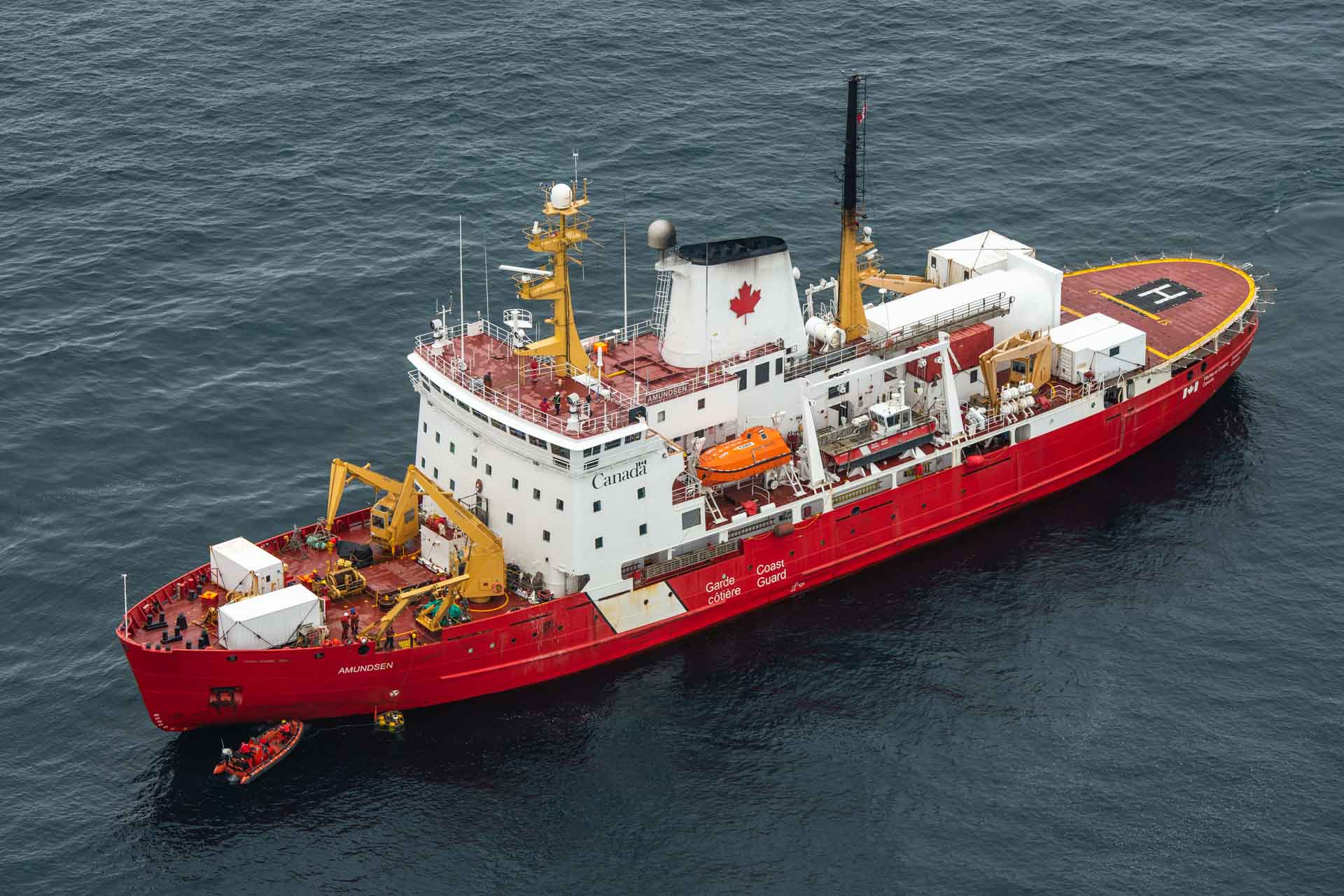 Fig 4 Canadian Coast Guard Ship Amundsen recovers ATLAS equipment in 2019 in the Canadian Arctic CREDIT Alex Ingle