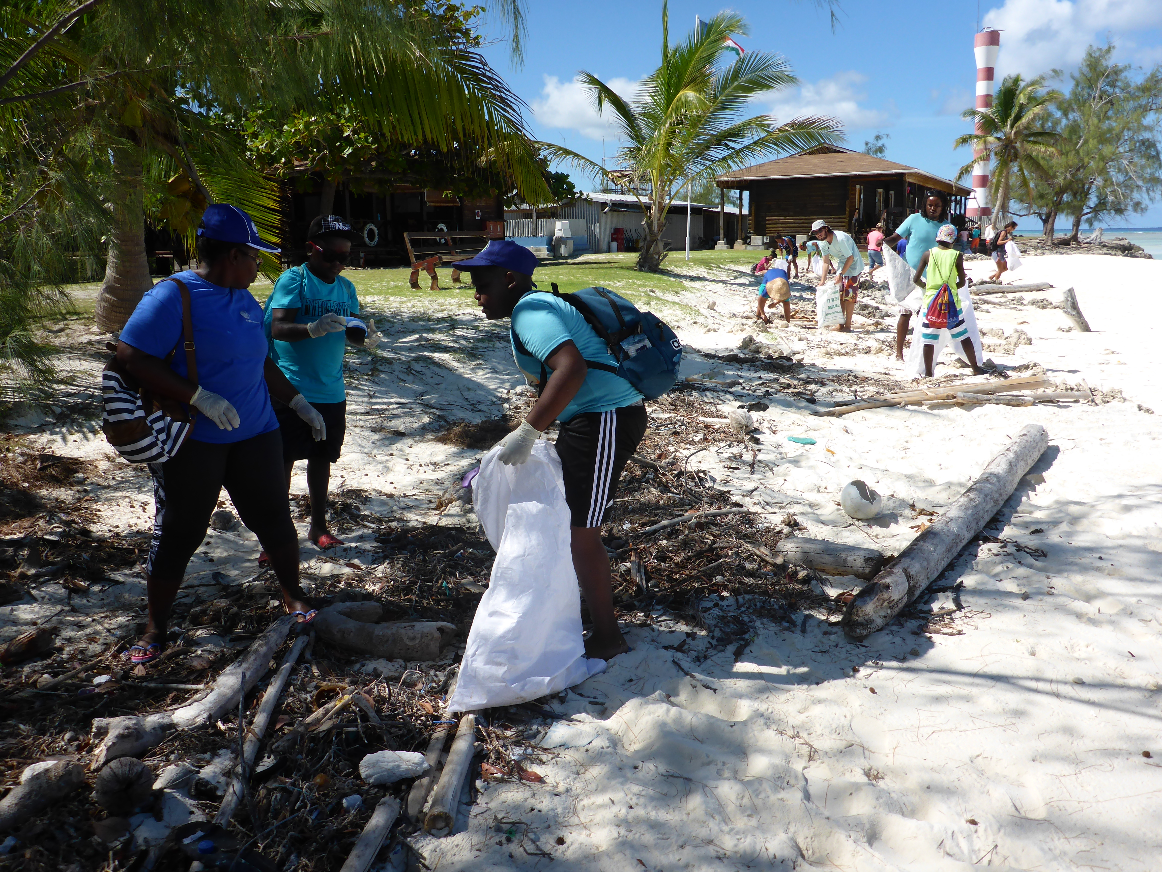 Eco school beach clean up 2018 Please credit as Seychelles Islands Foundation