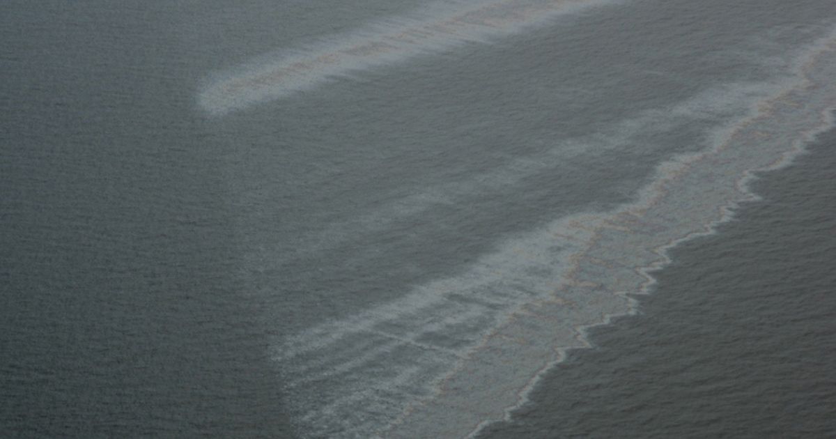 Scientists Find Over 90% of Chronic Oil Slicks Come from Human Sources